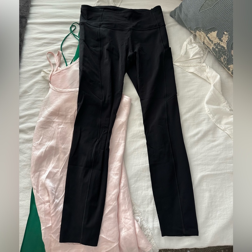Lululemon Swift Speed Tight Size 6 - image 3
